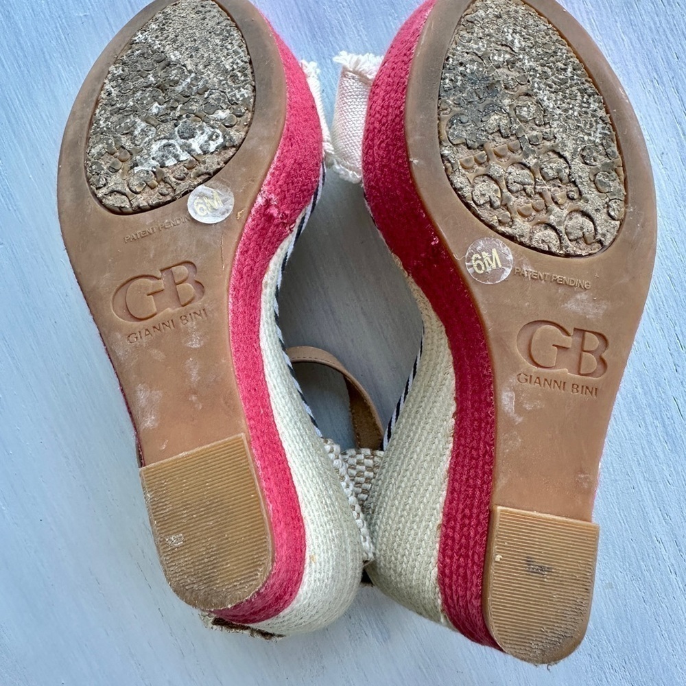 GIANNI BINI, CANVAS SANDALS WITH 4 1/4”WEDGE HEEL. PRE-OWNED. SIZE 6 - Picture 11 of 11